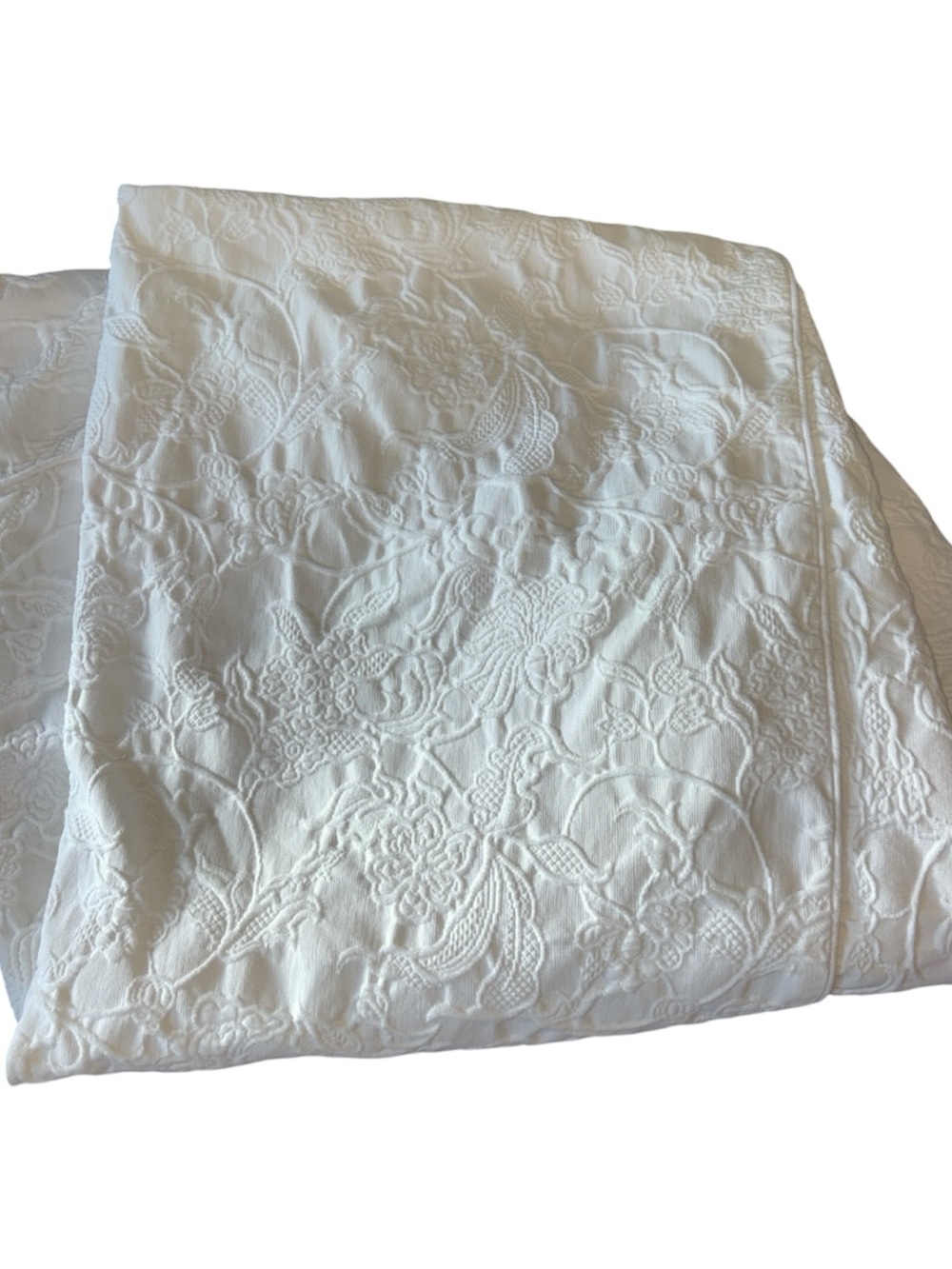 Heirloom White Quilted Floral Daybed Cover/Skirt